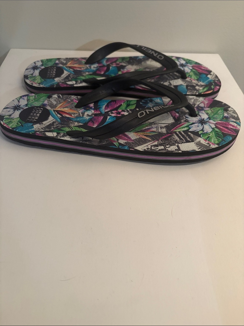 O'Neill Black-Strap Flip Flops with Multicolor Tropical Print - Picture 2 of 8